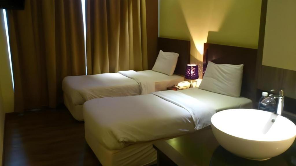 Zotel Business & Leisure Hotel Kuching Exterior foto