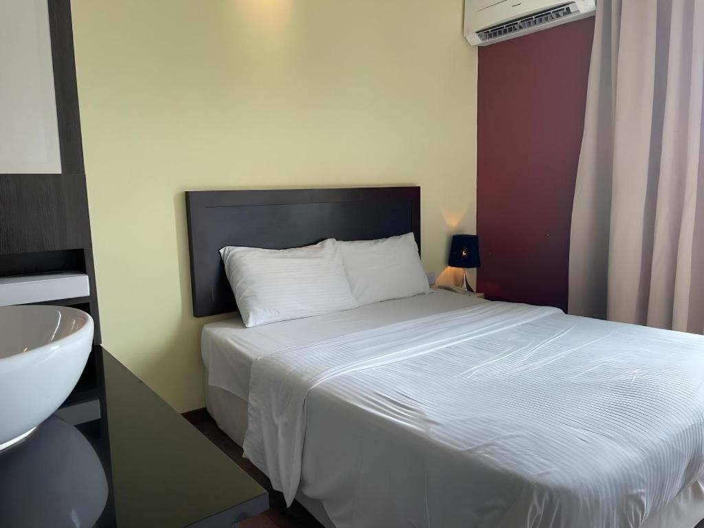 Zotel Business & Leisure Hotel Kuching Exterior foto