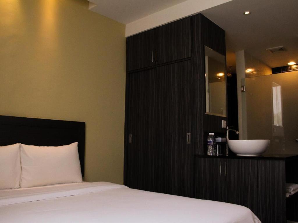 Zotel Business & Leisure Hotel Kuching Exterior foto