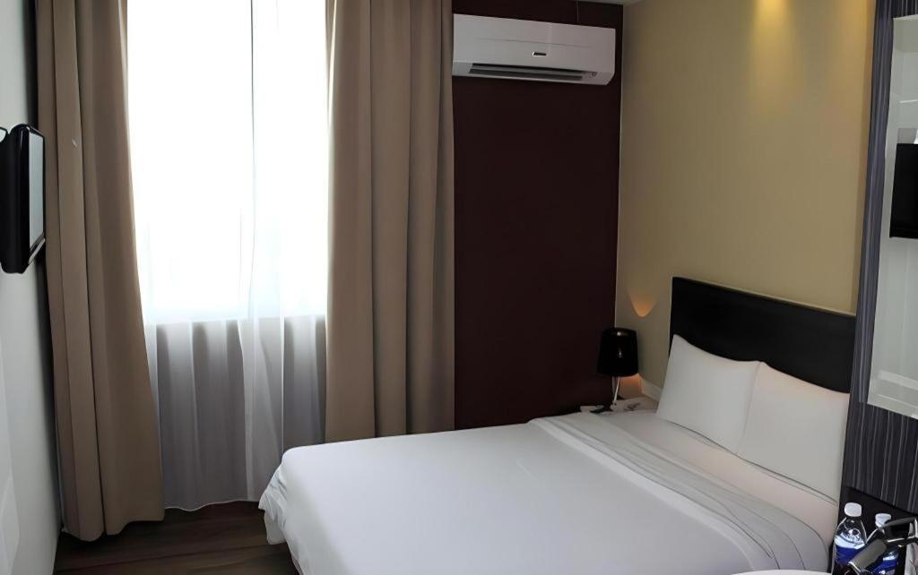 Zotel Business & Leisure Hotel Kuching Exterior foto